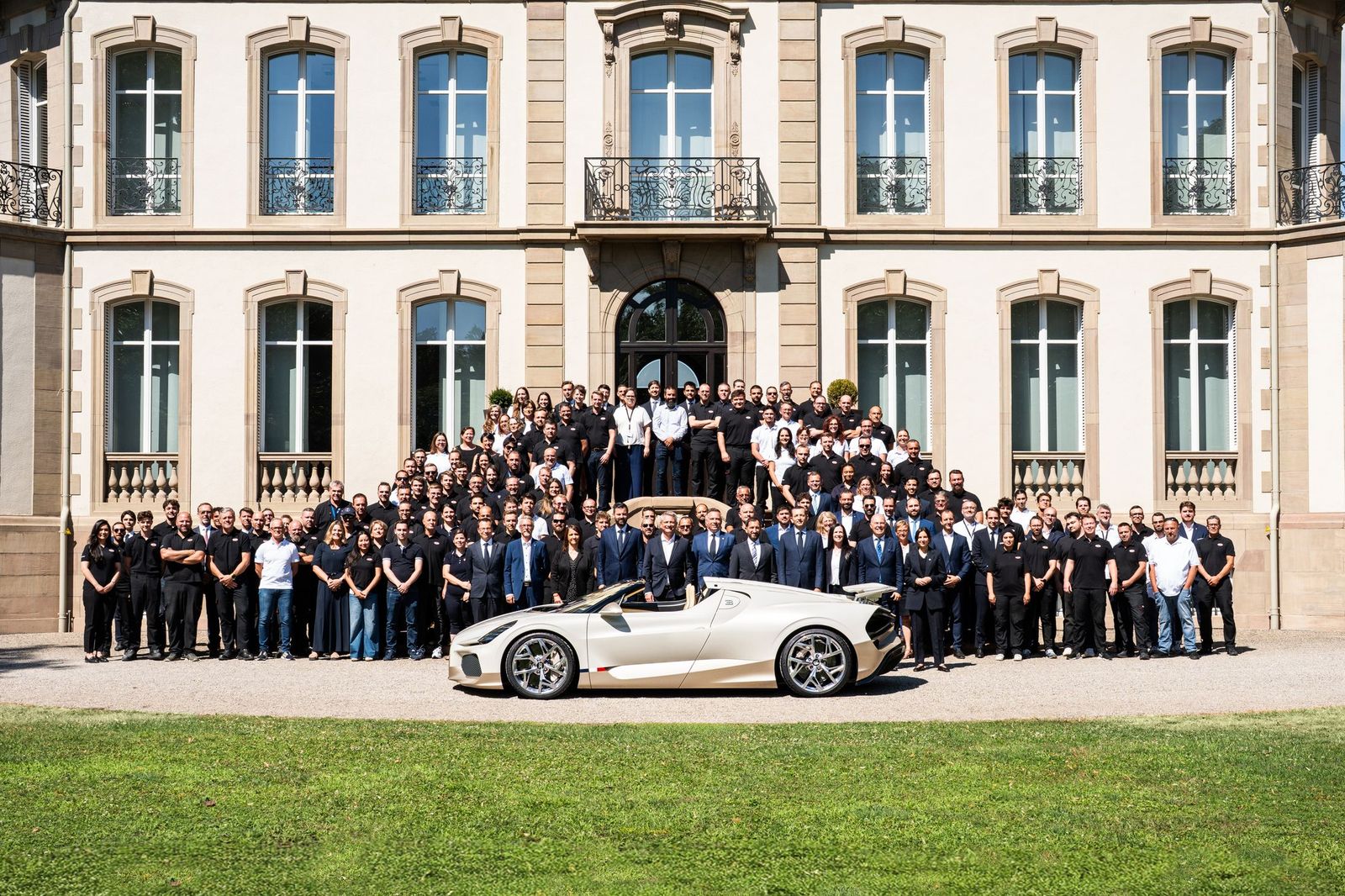 Lalique crystal Spirit of the Wind photo credits Bugatti Newsroom