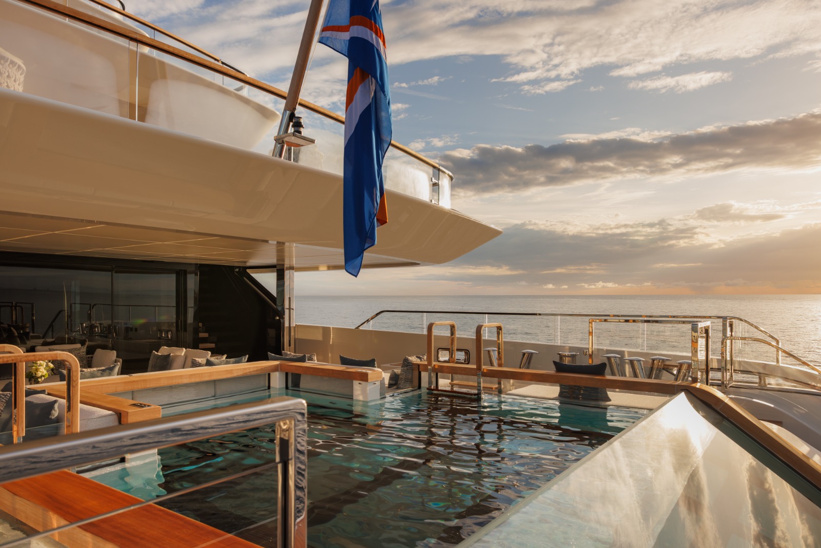Exterior profile of the Sanlorenzo 74Steel showing the 74 metre hull and the vertical bow designed by Zuccon International Project